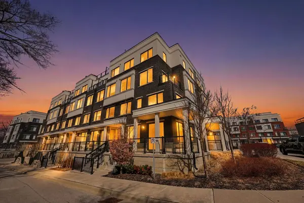 300 Alex Gardner CIR #42, Aurora, ON L4G 3G5