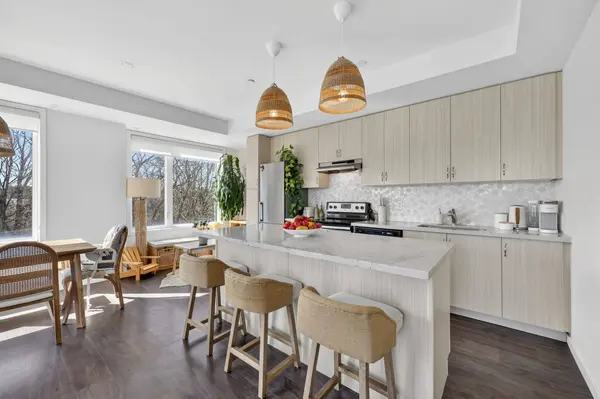 300 Alex Gardner CIR #42, Aurora, ON L4G 3G5