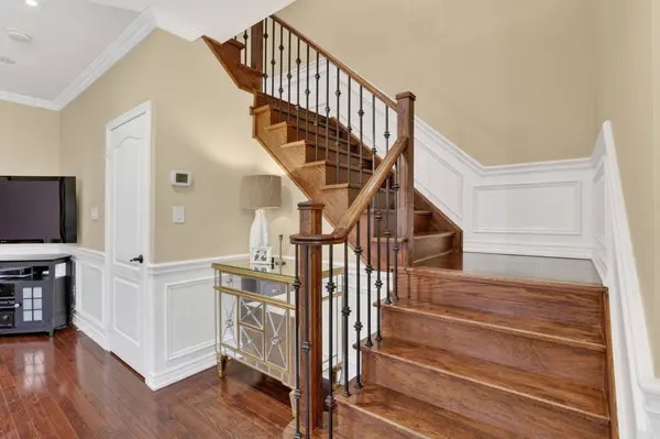 22 Ozner CRES, Vaughan, ON L4H 0E2