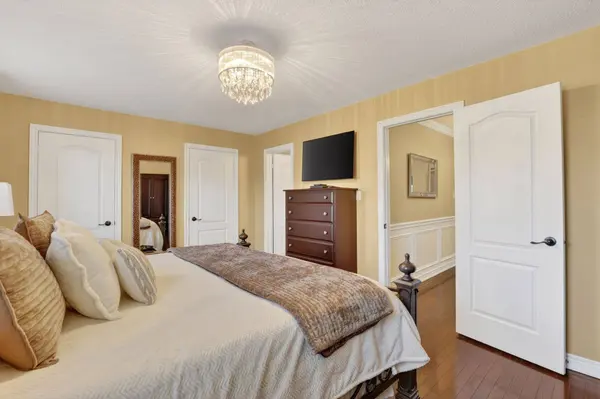 22 Ozner CRES, Vaughan, ON L4H 0E2