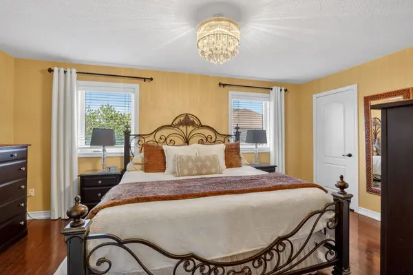 22 Ozner CRES, Vaughan, ON L4H 0E2