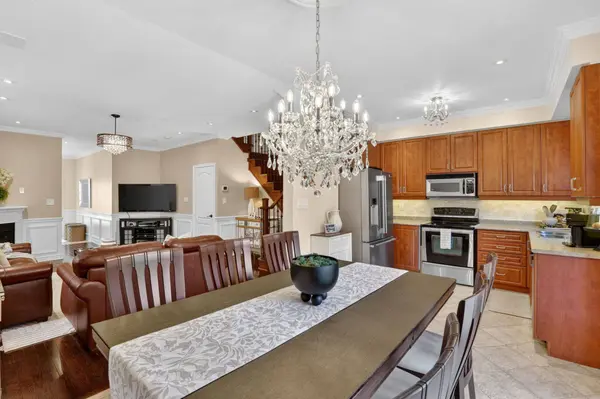 22 Ozner CRES, Vaughan, ON L4H 0E2