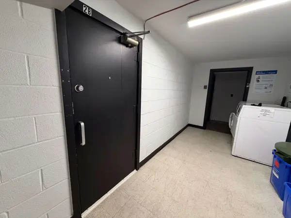 10 Mosley ST #2B, Aurora, ON L4G 1G6