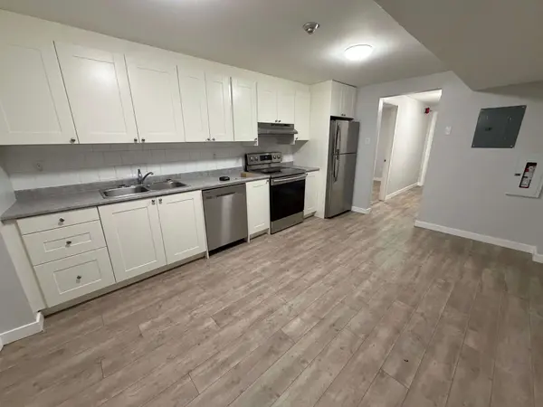 10 Mosley ST #2B, Aurora, ON L4G 1G6