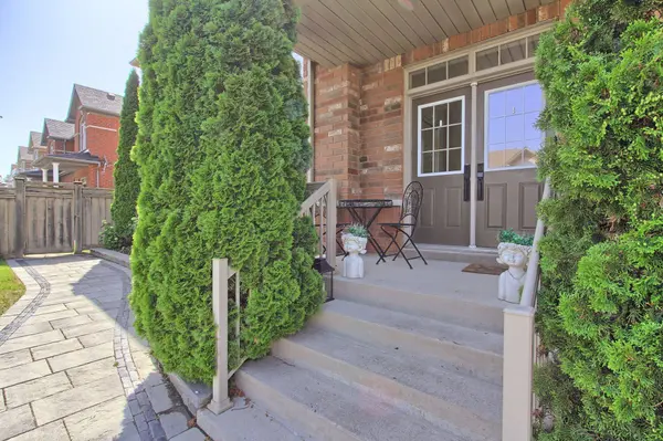 535 Foxcroft BLVD, Newmarket, ON L3X 3L6