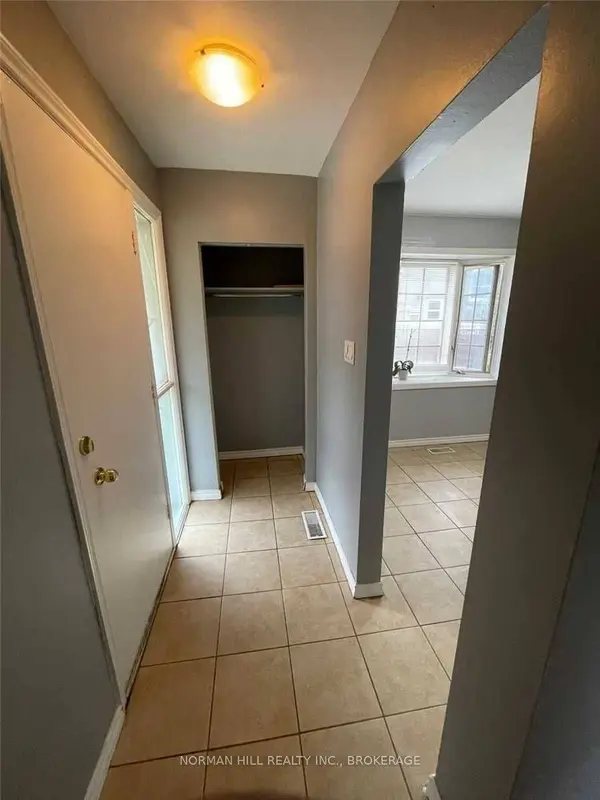 124 Septonne AVE #Main, Newmarket, ON L3Y 2W3