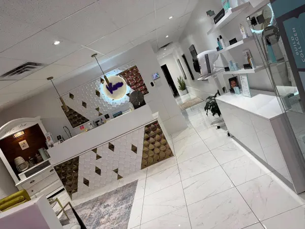 15187 Yonge ST, Aurora, ON L4G 1L8