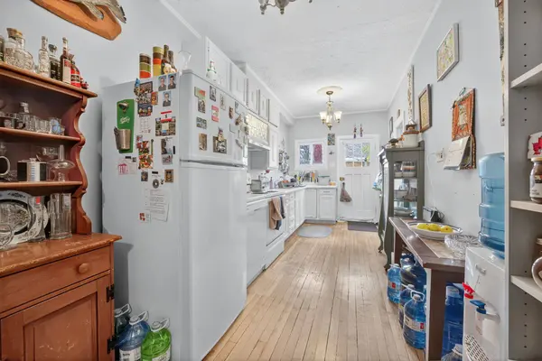 64 High ST, Barrie, ON L4N 1W4