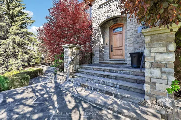 28 Long Hill DR, Richmond Hill, ON L4E 3M5