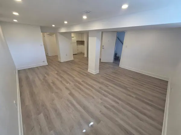 37 Newbury DR #Basement, Newmarket, ON L3Y 4P9