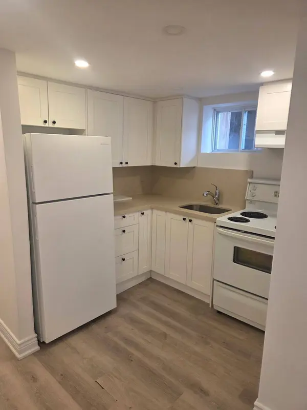 37 Newbury DR #Basement, Newmarket, ON L3Y 4P9
