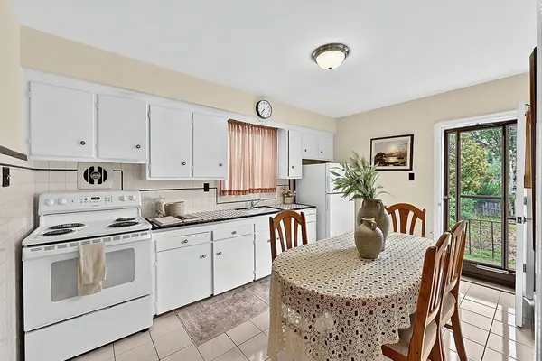 189 Locksley AVE, Toronto W04, ON M6B 3N8