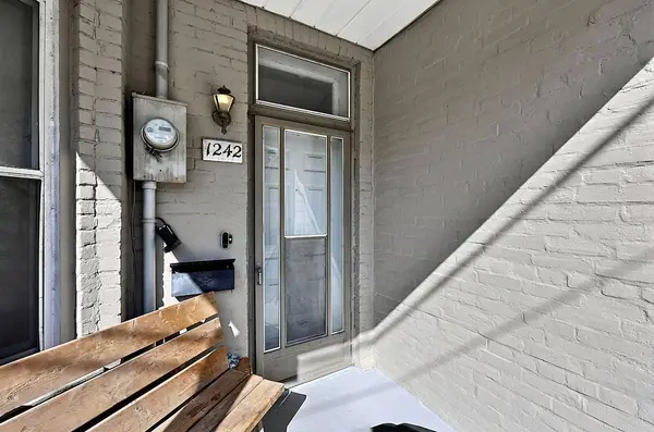 1242 College ST, Toronto C01, ON M6H 1C2