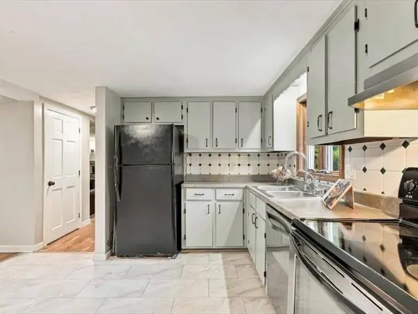 109 Pleasant St, Plympton, MA 02367