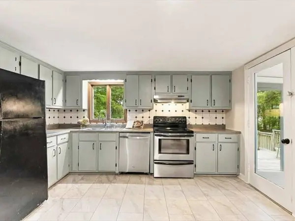 109 Pleasant St, Plympton, MA 02367