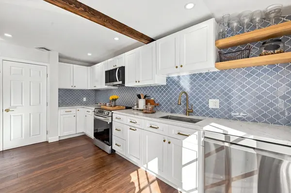 8 Wright Ct, Kingston, MA 02364