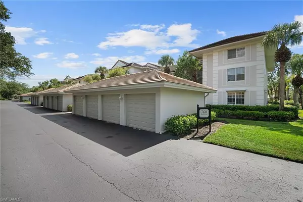 760 Waterford DR #104, Naples, FL 34113