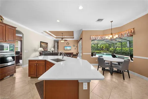 10053 Lions Bay CT, Naples, FL 34120