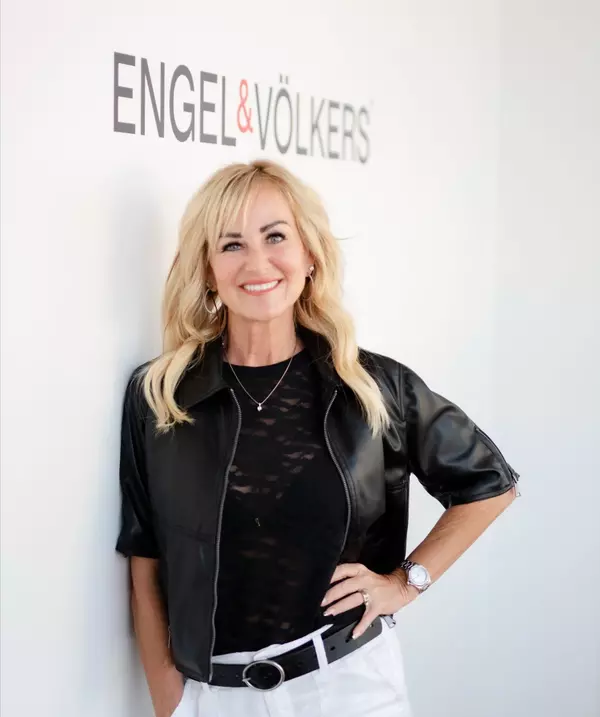 Christine Smith_Real Estate_Engel & Volkers Lake Minnetonka