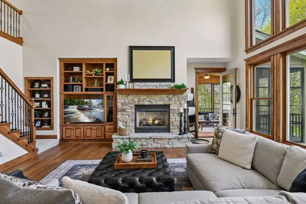 10020 Holloway Farms RD, Loretto, MN 55357