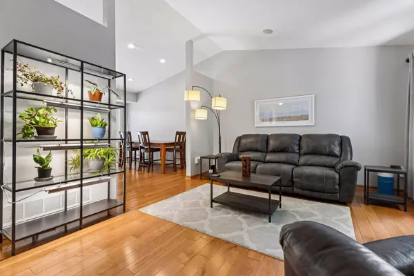 1417 Mcknight CIR, Victoria, MN 55386