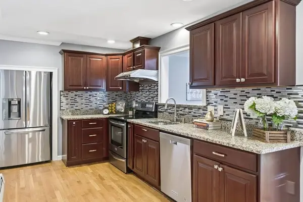 18 Erhardt Ter, Methuen, MA 01844