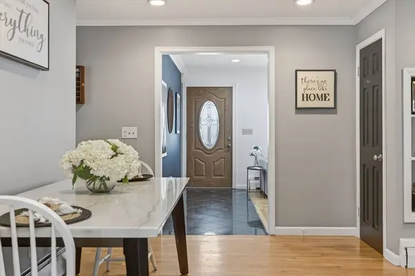 18 Erhardt Ter, Methuen, MA 01844