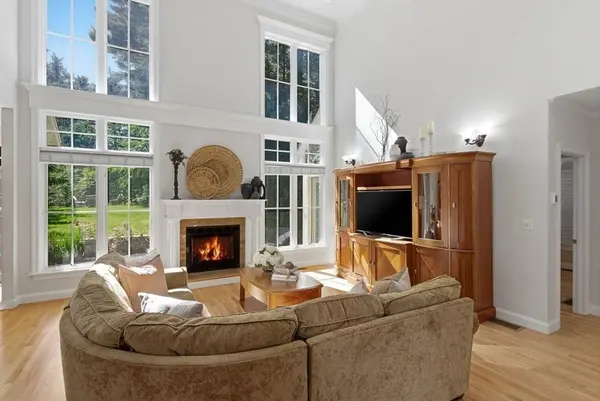 72 Sterling Ln, North Andover, MA 01845