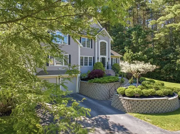 72 Sterling Ln, North Andover, MA 01845
