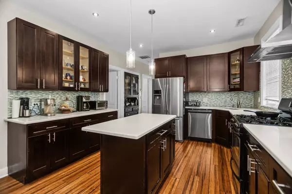 2413 W Belden AVE, Chicago, IL 60647