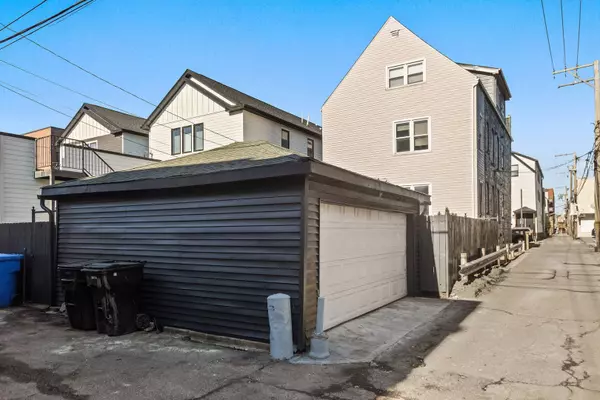 2413 W Belden AVE, Chicago, IL 60647