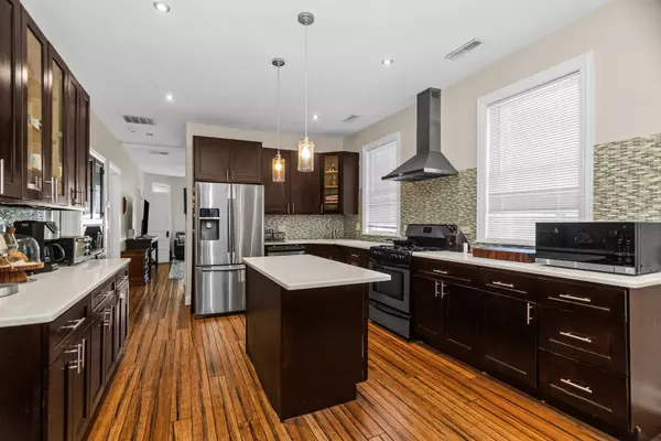 2413 W Belden AVE, Chicago, IL 60647