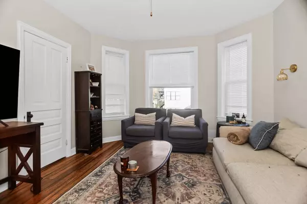 2413 W Belden AVE, Chicago, IL 60647