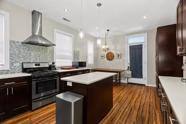 2413 W Belden AVE, Chicago, IL 60647