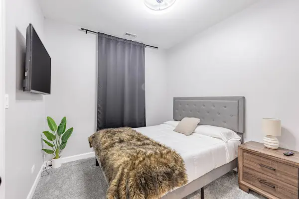 4634 S Langley AVE #3, Chicago, IL 60653