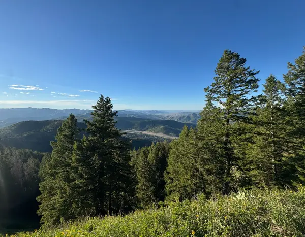 feature image of Living in Park City, Utah: Schools, Community, and Lifestyle