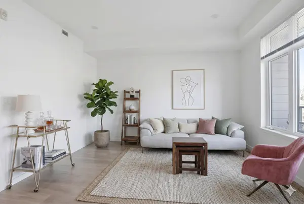 725 Marine DR #414, North Vancouver, BC V7M 0G2