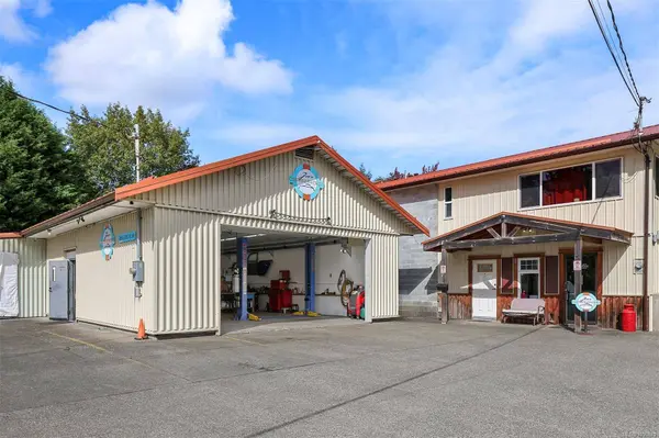 4660 Western Rd, Courtenay, BC V9N 3T2