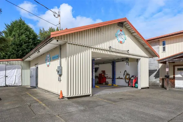 4660 Western Rd, Courtenay, BC V9N 3T2
