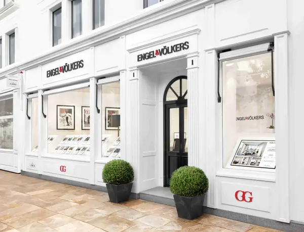 ev-r_keyvisual_shop_2024_20100820_tam7240_ret_srgb_highres-min-1