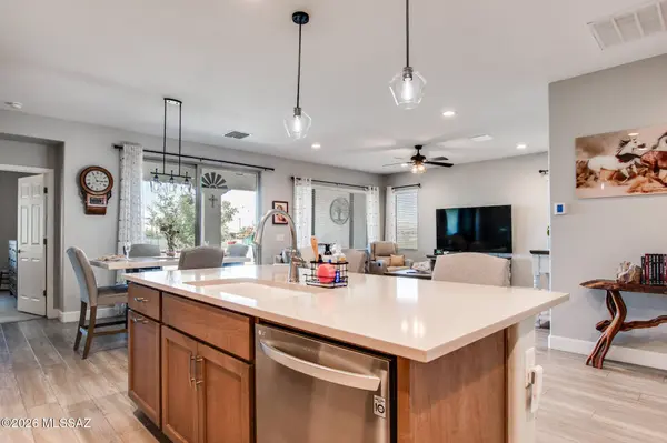 1348 E Basalt Dr, Green Valley, AZ 85614
