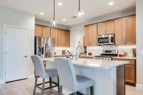 1348 E Basalt Dr, Green Valley, AZ 85614