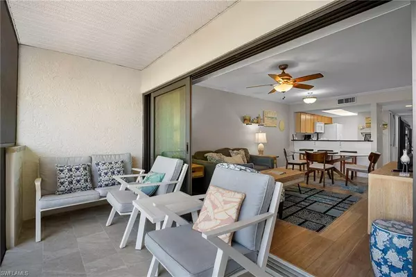 600 Neapolitan WAY #343, Naples, FL 34103