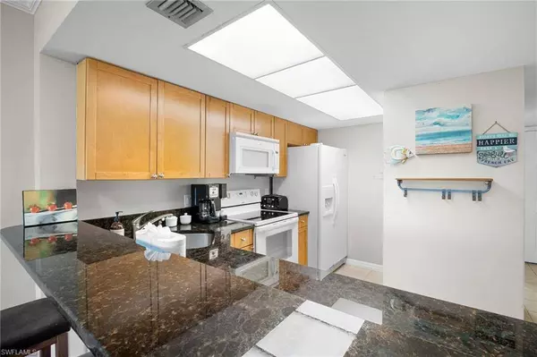 600 Neapolitan WAY #343, Naples, FL 34103