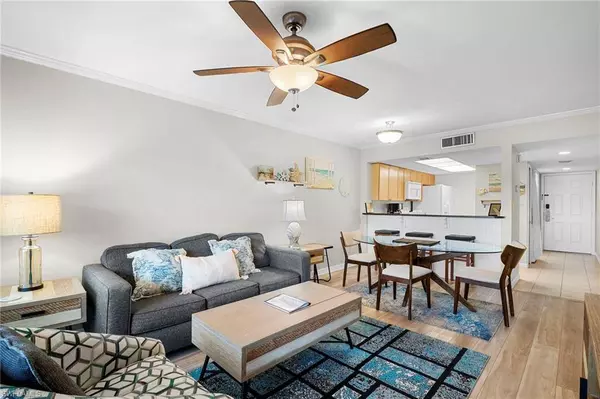 600 Neapolitan WAY #343, Naples, FL 34103