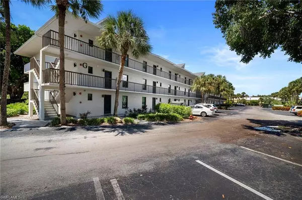 600 Neapolitan WAY #343, Naples, FL 34103