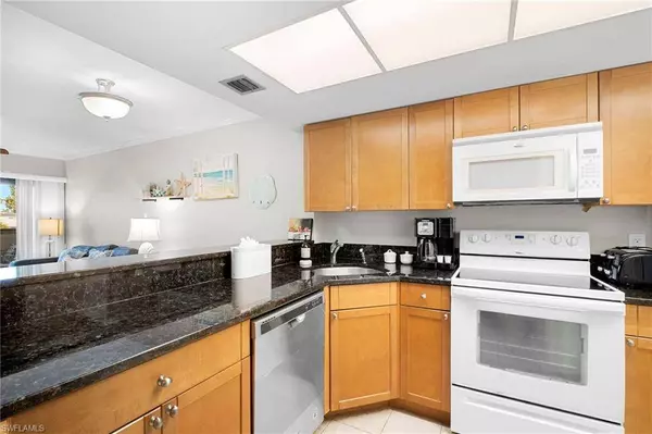 600 Neapolitan WAY #343, Naples, FL 34103