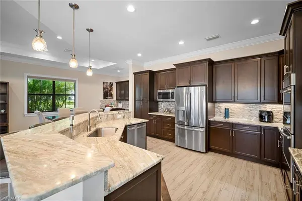 699 98th AVE N, Naples, FL 34108