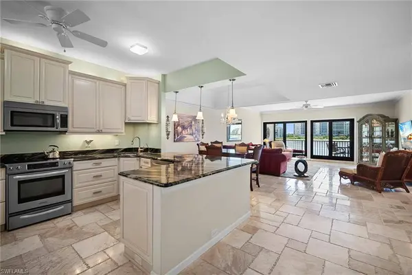 523 La Peninsula BLVD #523, Naples, FL 34113