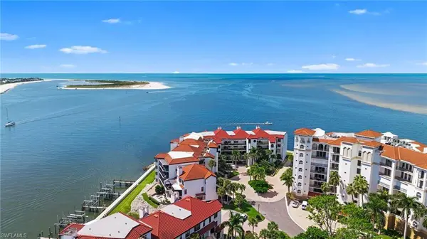 523 La Peninsula BLVD #523, Naples, FL 34113